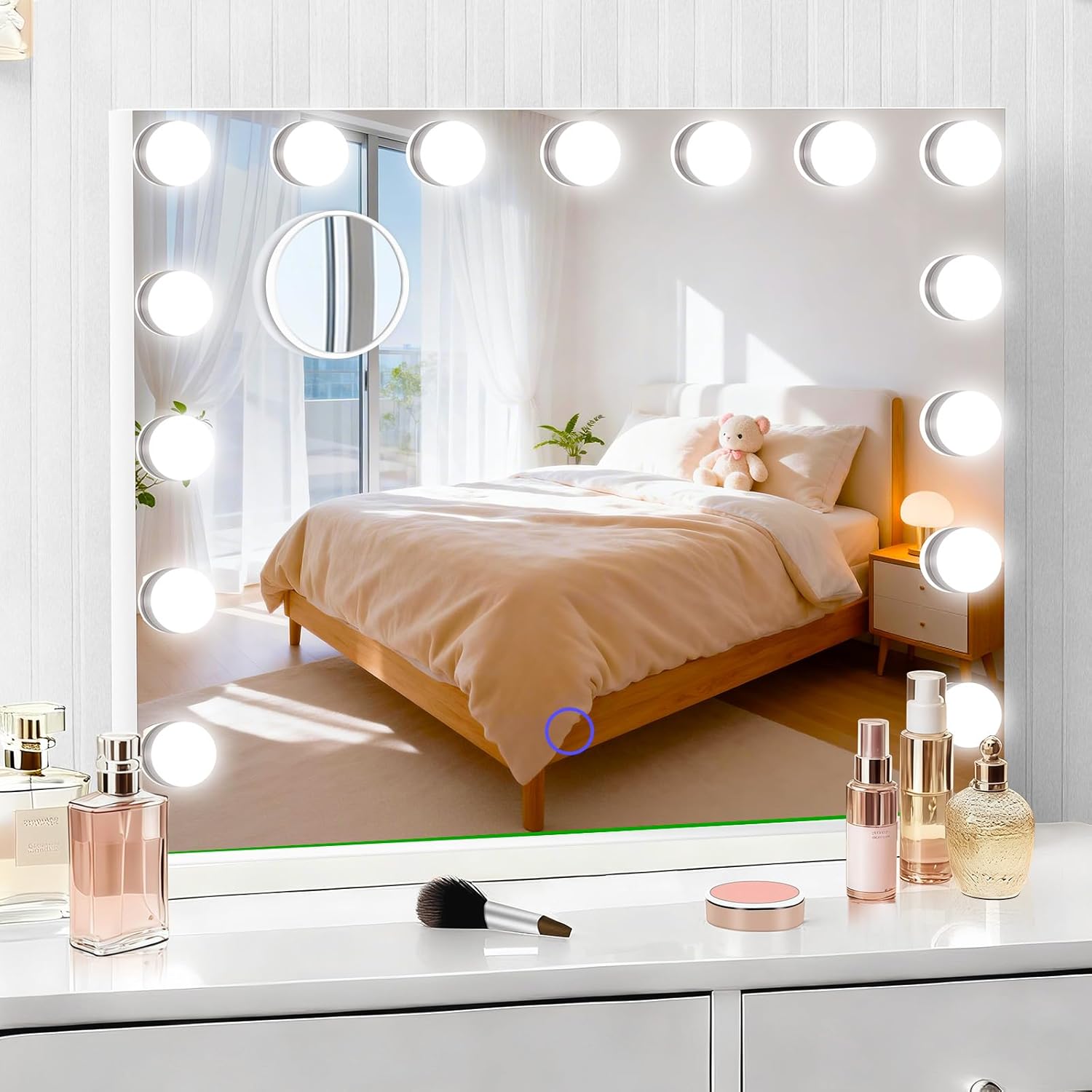 Overall design, size impression, and the premium lit-mirror look that drives first-click appeal.